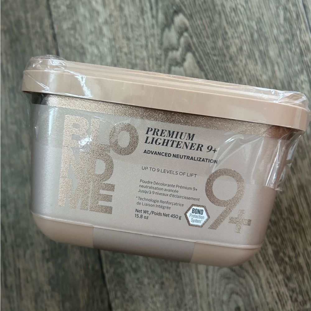 BlondMe Premium Lightener 9+